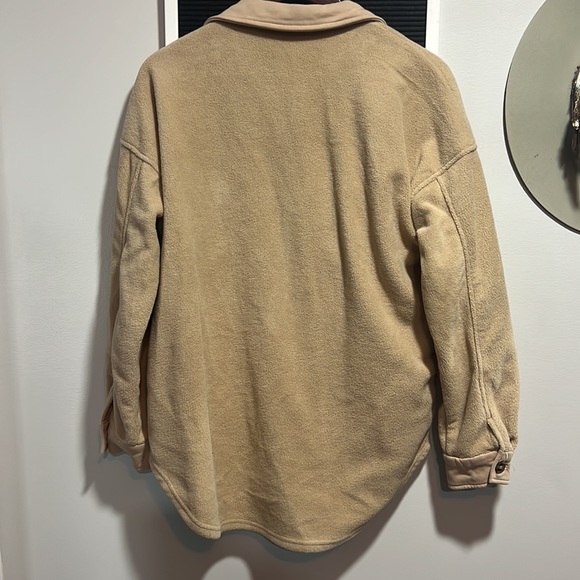 Shacket - Picture 4 of 4